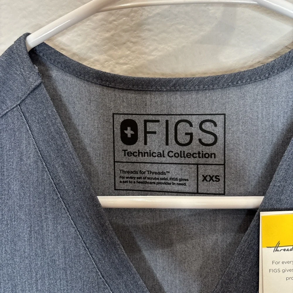 NWT Figs Catarina One-Pocket Top - Heather Denim,  Scrub - Size XXS - Picture 3 of 7
